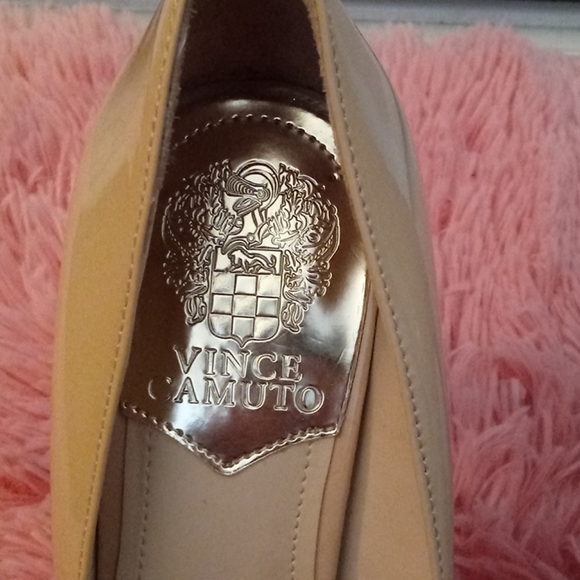 Vince Camuto heels - Picture 3 of 8